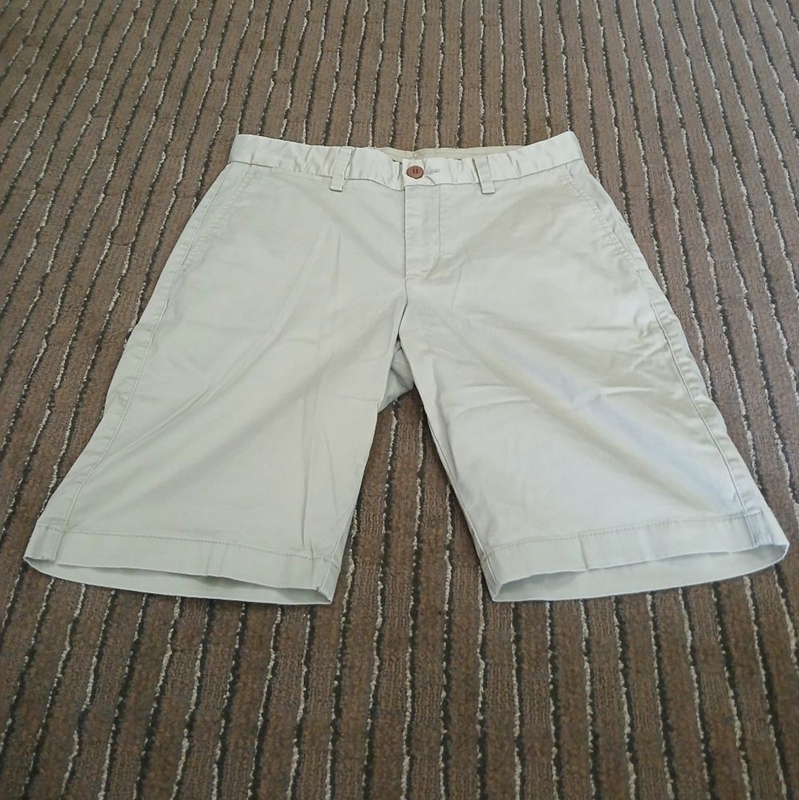 Tommy Bahama Flat Front Tan Chino Shorts Men's Size 30 Beach Preppy Vacation