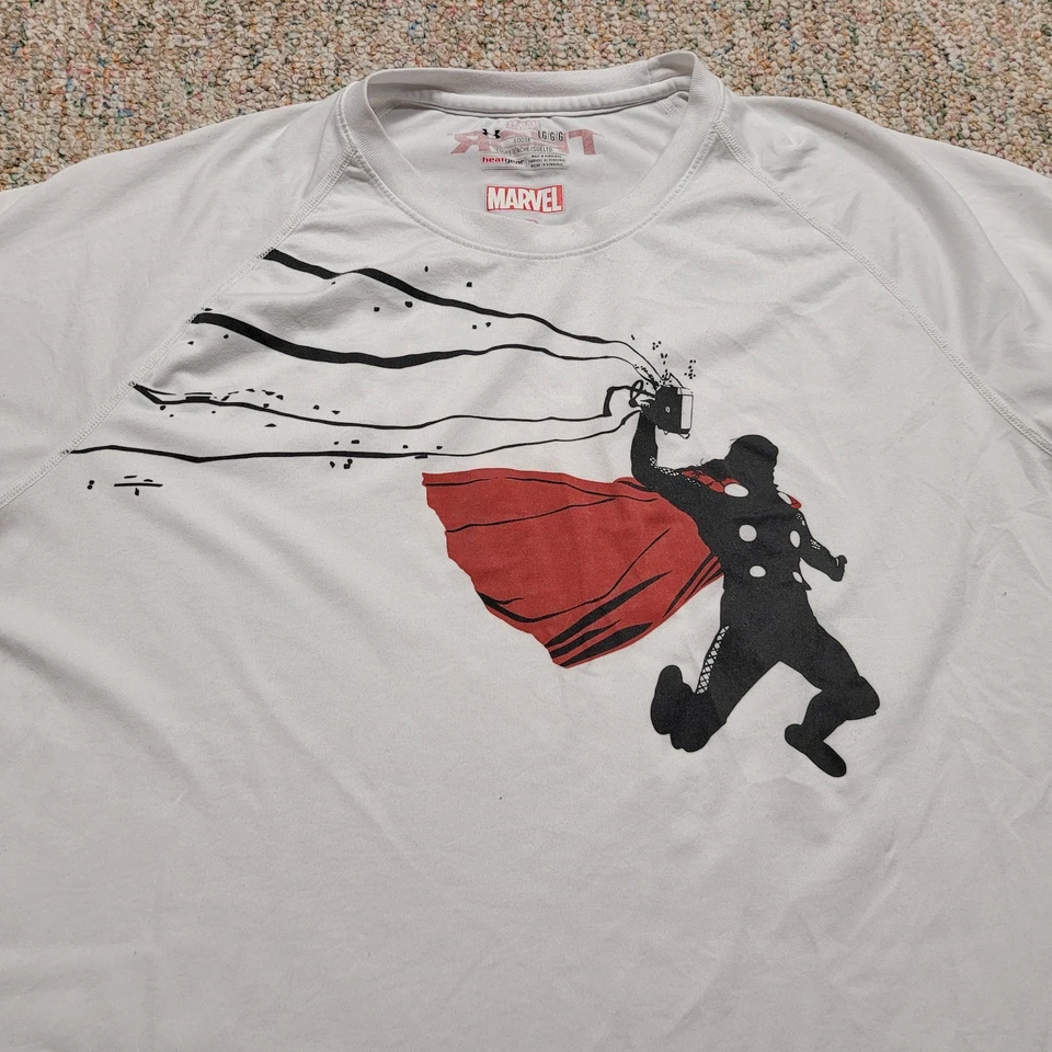 Camisa Under Armour Masculina Grande Off White Thor Marvel Manga Curta Heatgear Solta - Imagem 3 de 4