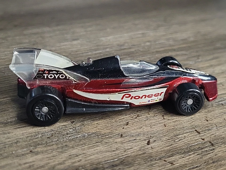 Coche de carreras Toyota Pioneer 1999 granate McDonalds #24 1:64 Hot Wheels Foto 2 de 4