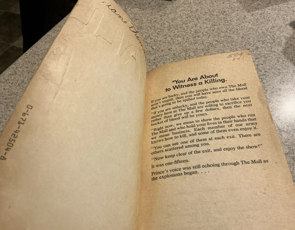 VTG 1983 Horror “The Mall” by Steve Kahn 1st Pocket Books Printing Paperback - Image 3 of 4