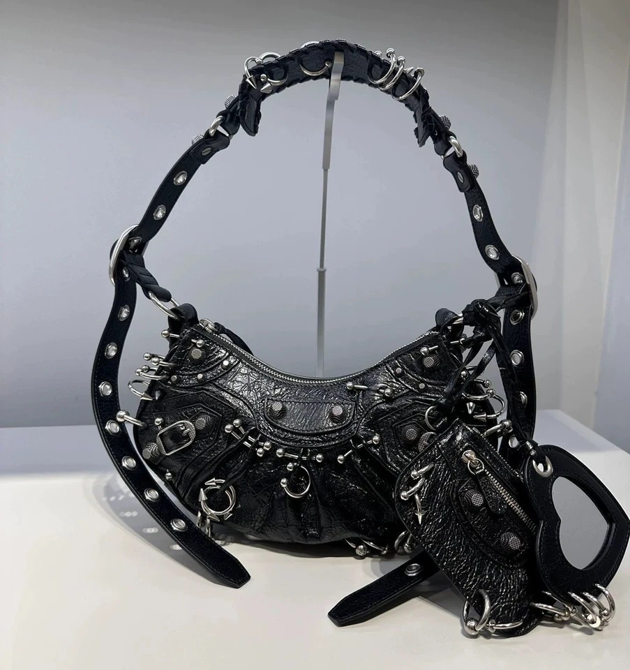 Bolsa de ombro Y2K punk rebite couro preto gótico bolsa baguete grunge streetwea - Imagem 4 de 4