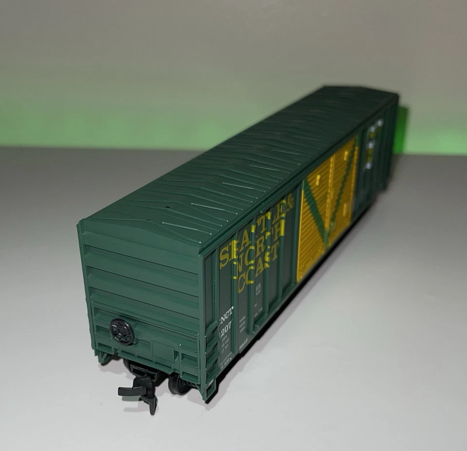 Roundhouse HO Seattle & North Coast 50' Double Door Boxcar #1207 - Image 3 of 4