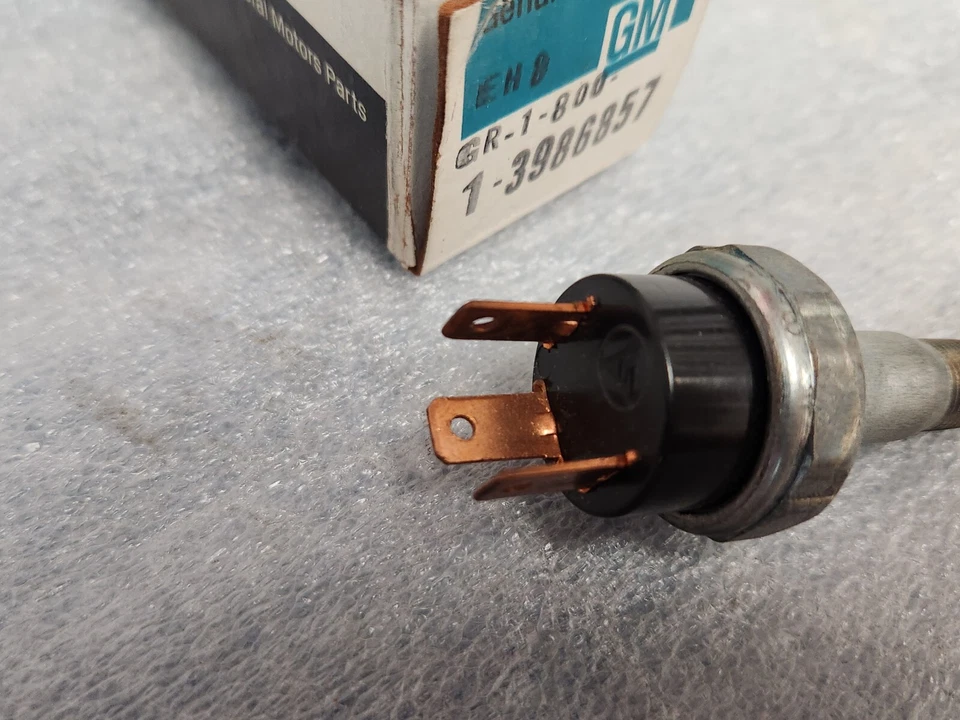 NOS OEM GM 1971 - 1977 Chevrolet Vega Oil Temperature Sender 3986857 - Image 3 of 4
