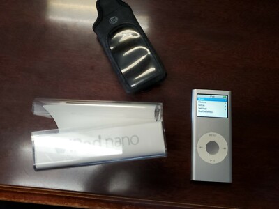 Apple iPod Nano 2GB Model: A1199 2nd Generation Silver Very Used