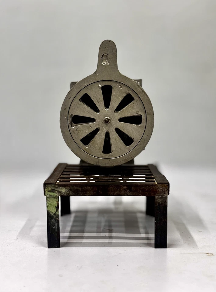 Cuerno sirena de barco de carga vintage manivela náutica de hierro antiguo industrial Kheraj Foto 2 de 4