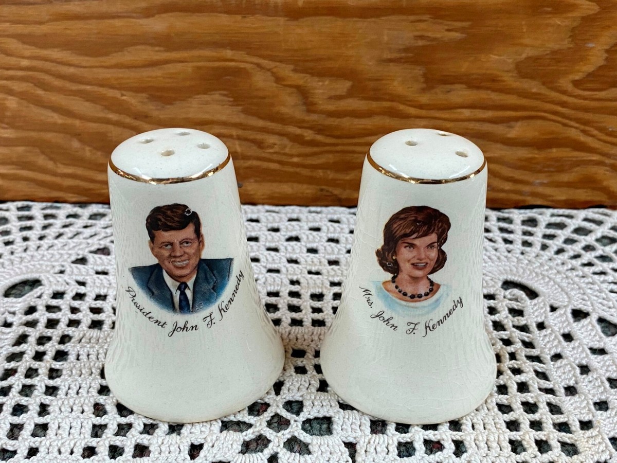 Vintage PRESIDENT John F. Kennedy & Jackie SALT and PEPPER SHAKERS