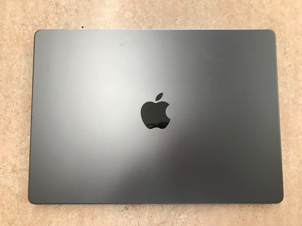 MacBook Pro 2023 M3 A2992 11-Core 14-Core GPU 18GB 512GB Space