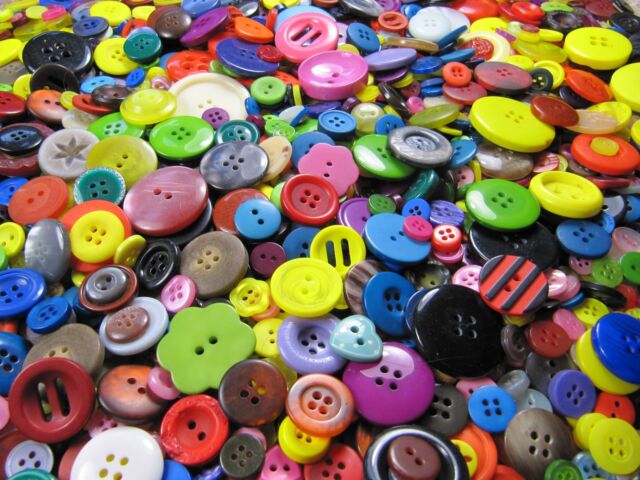 10kg Mixed Buttons Various Colours and Sizes 15 000 +