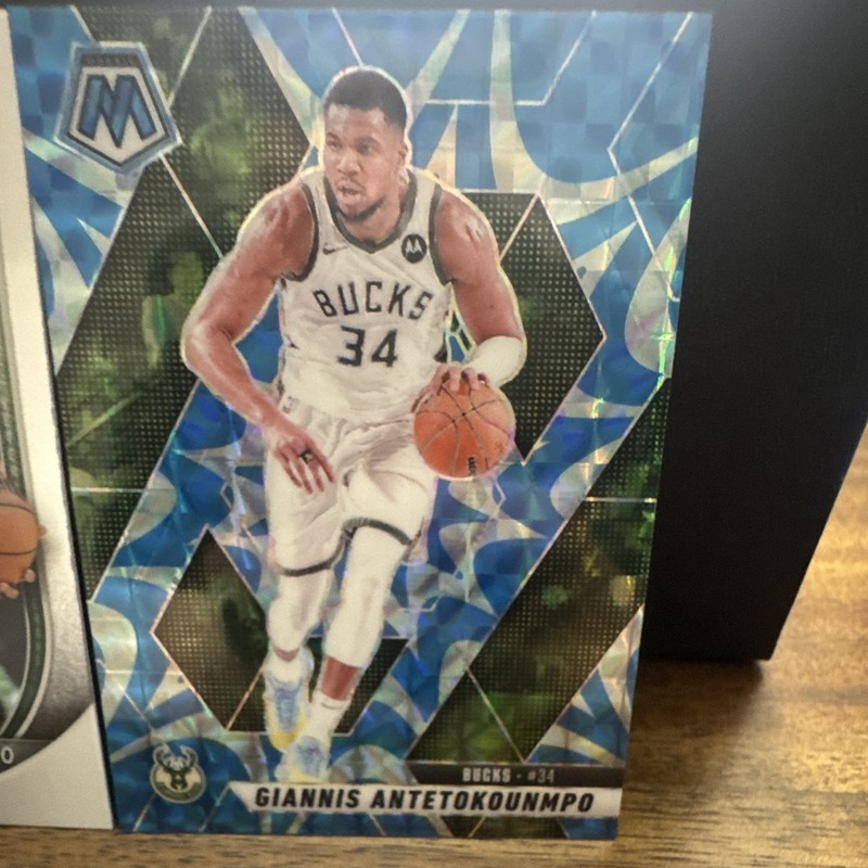 Giannis Antetokounmpo Bucks 2-Card Lot Panini Prizm #13 Bowman Chrome BCV-80