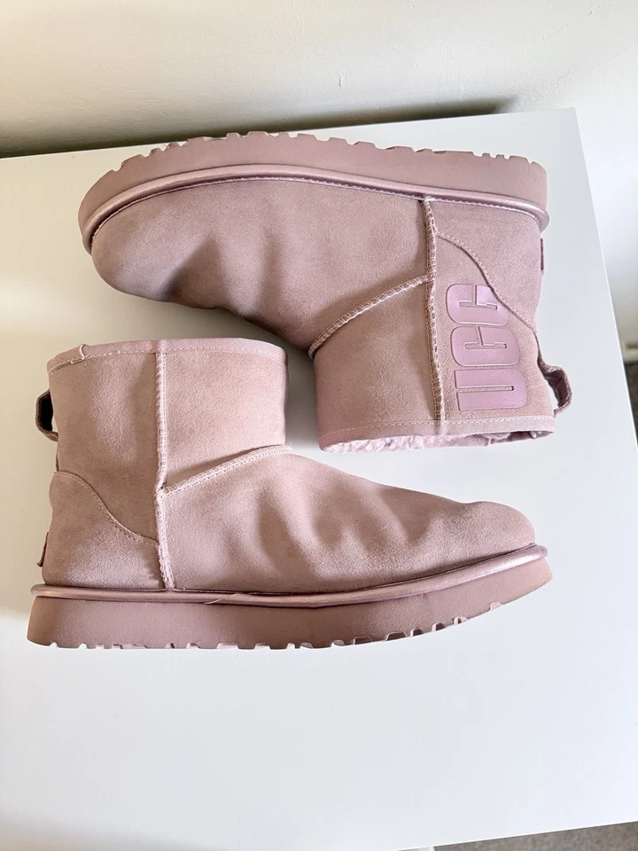 UGG Pink Rose Lined Women’s  Classic Mini shoes Rubber Logo UK 7, photo 1 of 5