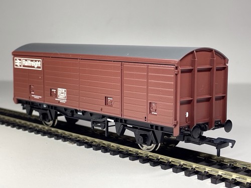 Bachmann 38-141 29T VDA Sliding Door Box Van BR Railfreight Bauxite - OO Gauge - Picture 4 of 14