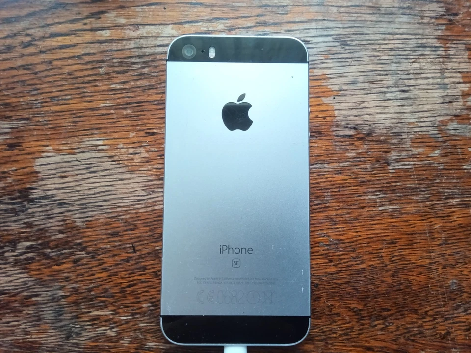 Apple iPhone SE (2016) · 128GB, photo 3 of 4