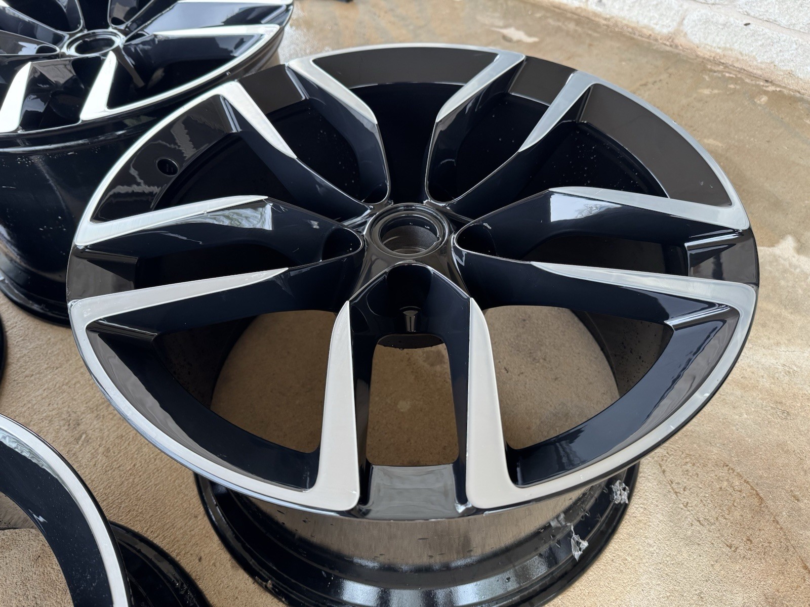 (4) 20” GENUINE ASTON MARTIN VANQUISH VOLANTE  OEM 2ND GEN 2013-2018 WHEELS SET!