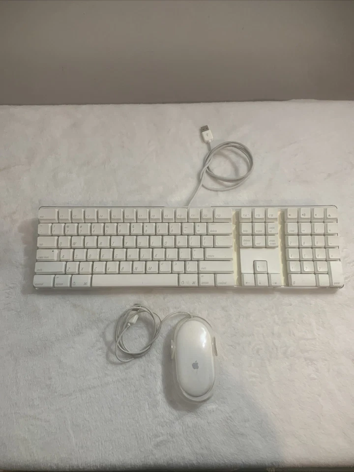 Genuine & Vintage Apple A1048 Keyboard and Apple A1152 Mighty Mouse - White - Image 2 of 4
