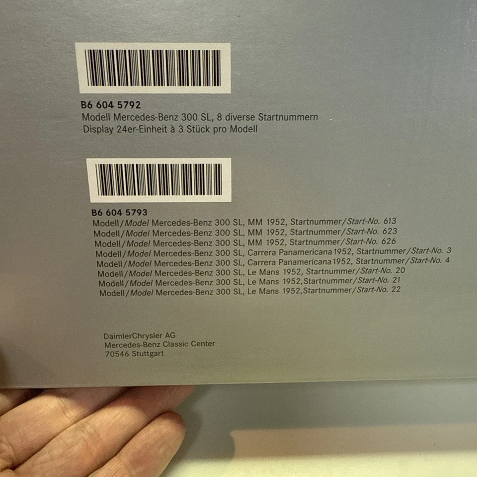 Juego de 24 coches de carreras de ala de gaviota de finales de los 90 escala 1:64 nuevo en caja Foto 3 de 4