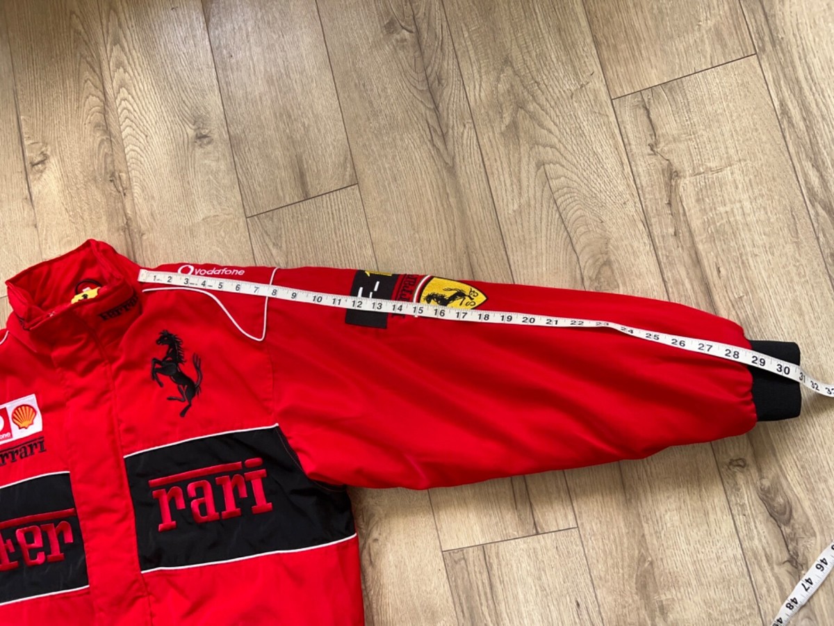 FERRARI 刺繍ロゴ入りデザイン ジャケット新品未使用品　XLサイズ FERRARI 刺繍ロゴ入りデザインジャンパー 新品未使用品XLサイズ