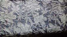 Coupon de tissu " jacquard froissé" de 85x 110  neuf de couleur noir et  gris 