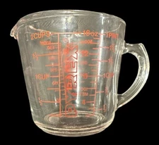 Vintage Pyrex 516 Glass Measuring Cup Red Lettering Closed D Handle 2 Cup 1 Pint