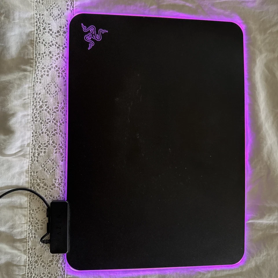 Alfombrilla de ratón para juegos Razer Firefly V2 Foto 2 de 4