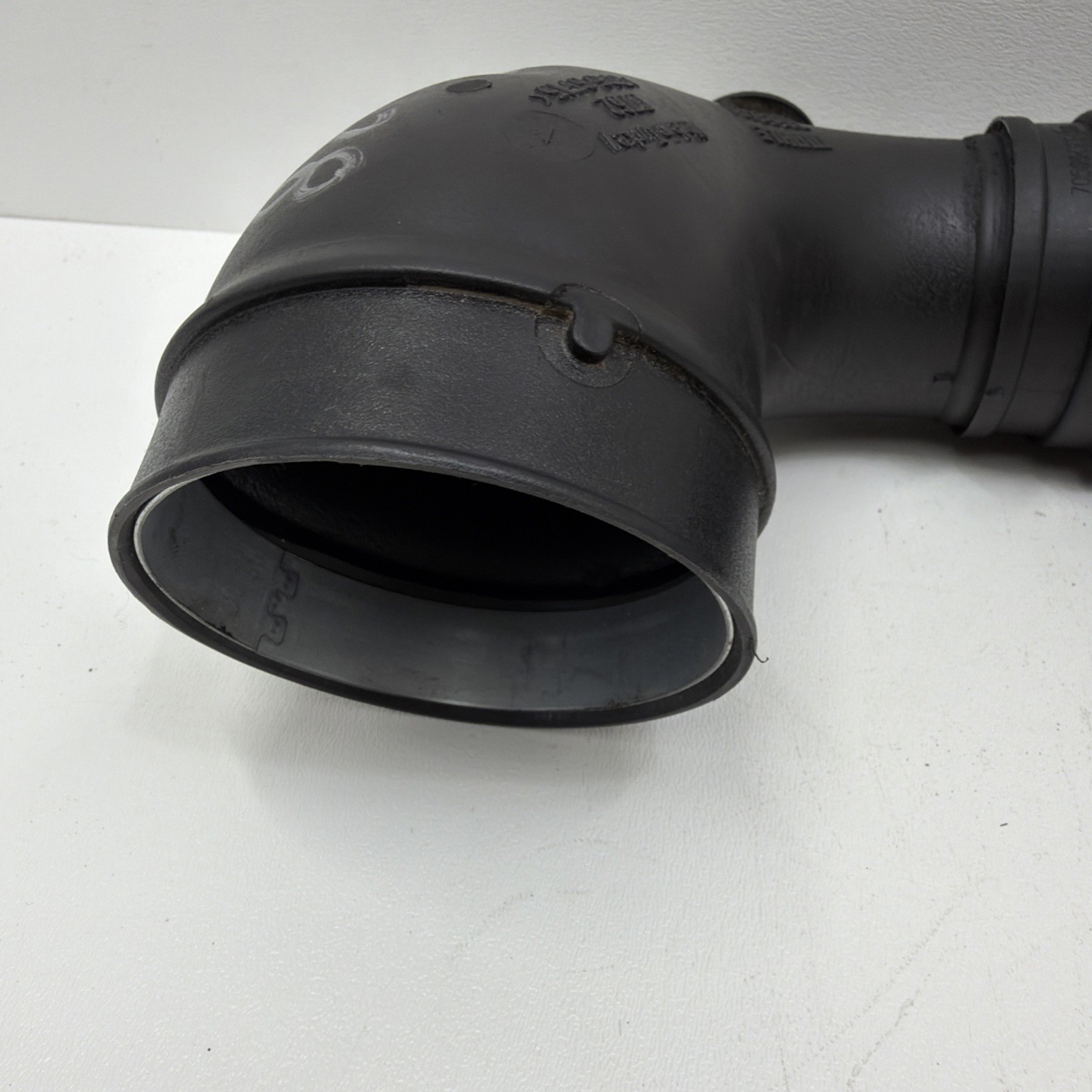 🟢14-22 Maserati Quattroporte M156 Engine Right Air Intake Duct Pipe Hose OEM🟢