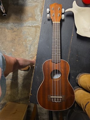Lanikai LU-21S Ukulele   Mahogany Finish, Hawaii 