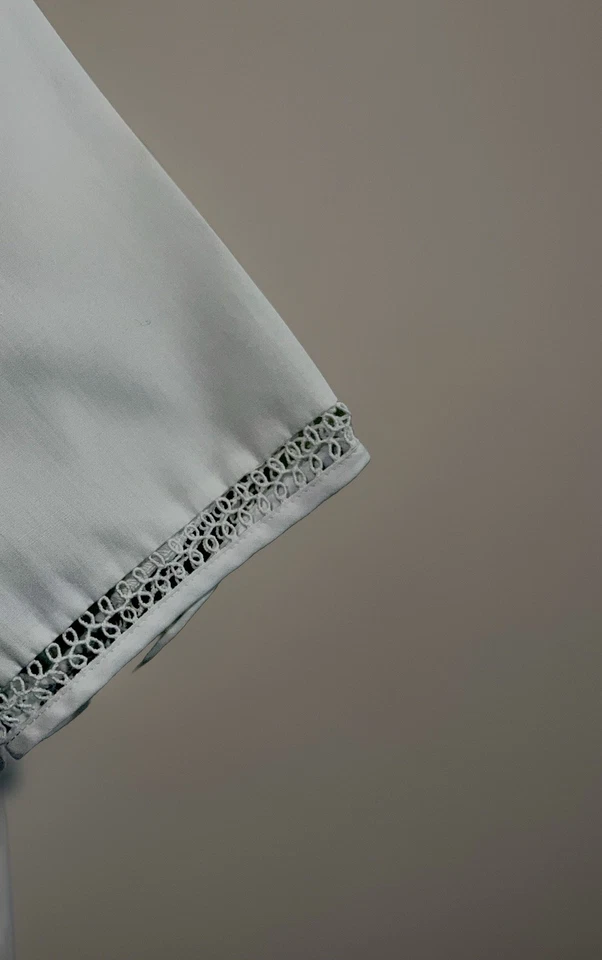 Blusa De Colección Años 50 60 Mod Blanca Recortada Botón Trasero Tatuado Encaje Etiqueta Unión Talla XS/S Foto 3 de 4