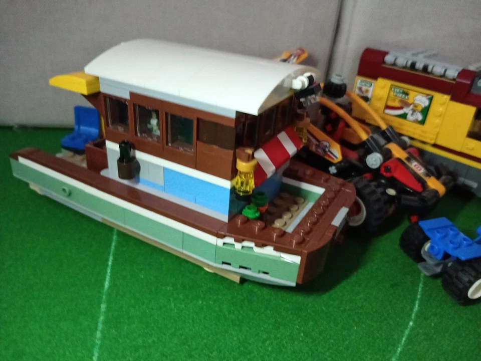 LEGO City 60150 Pizza Van, photo 2 of 4