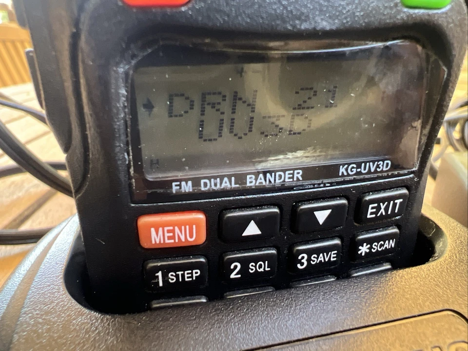 3 cargadores de radio de doble banda Wouxun KG-UV3D funcionando bien baterías Foto 4 de 4