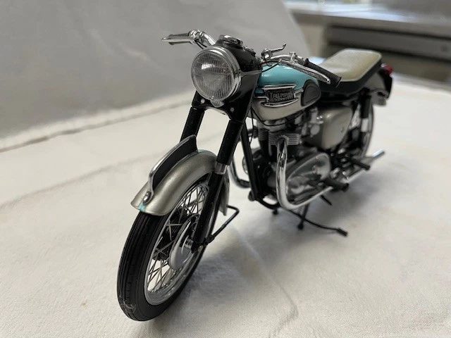 Minichamps 1:12 Triumph Bonneville 650 T-120 1959 Clasic Bike Series #7 - Image 4 of 4