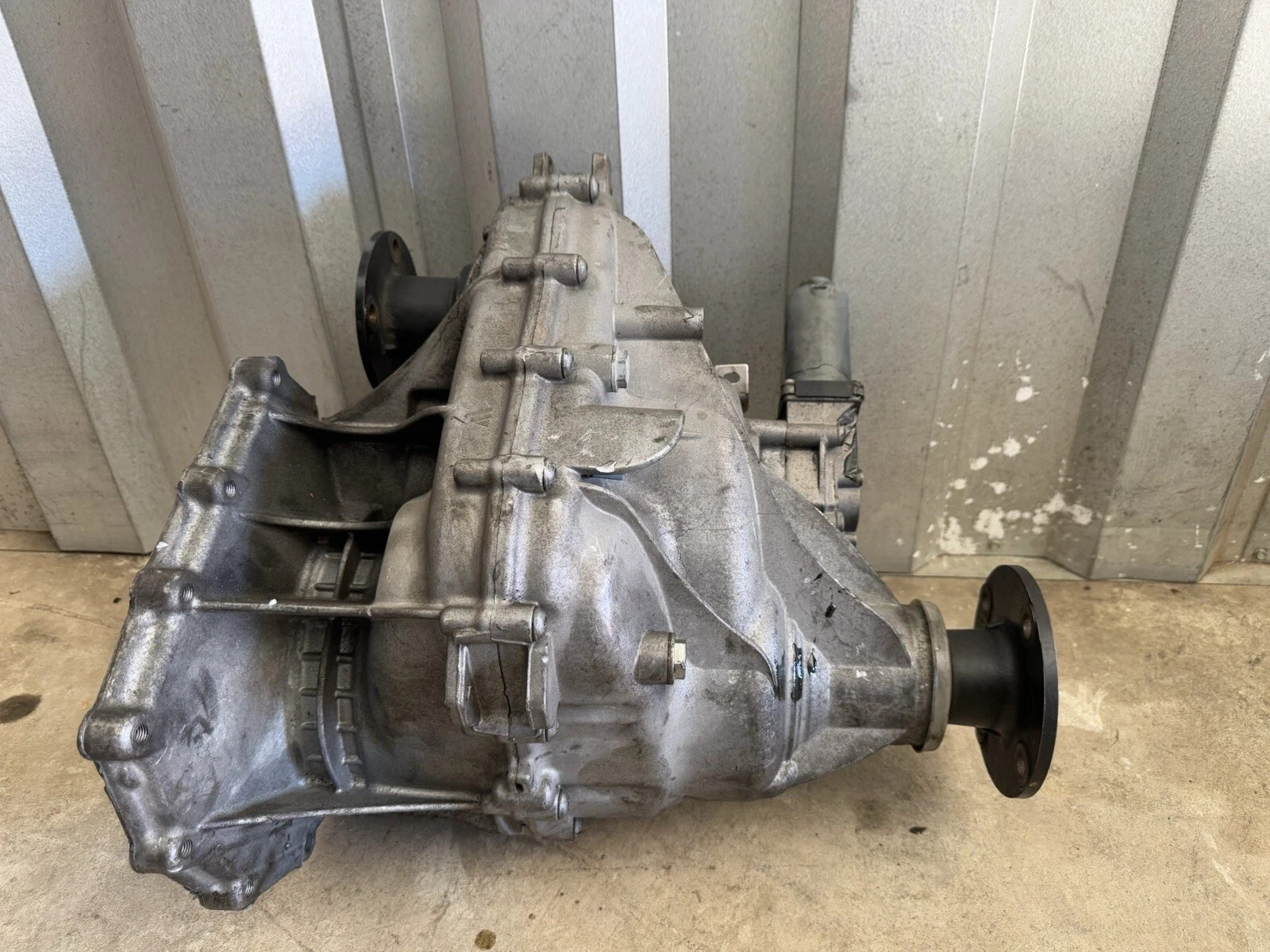 2011-2013 Infiniti QX56 5.6L AWD Transfer Case 33100-1LA0A OEM 1952