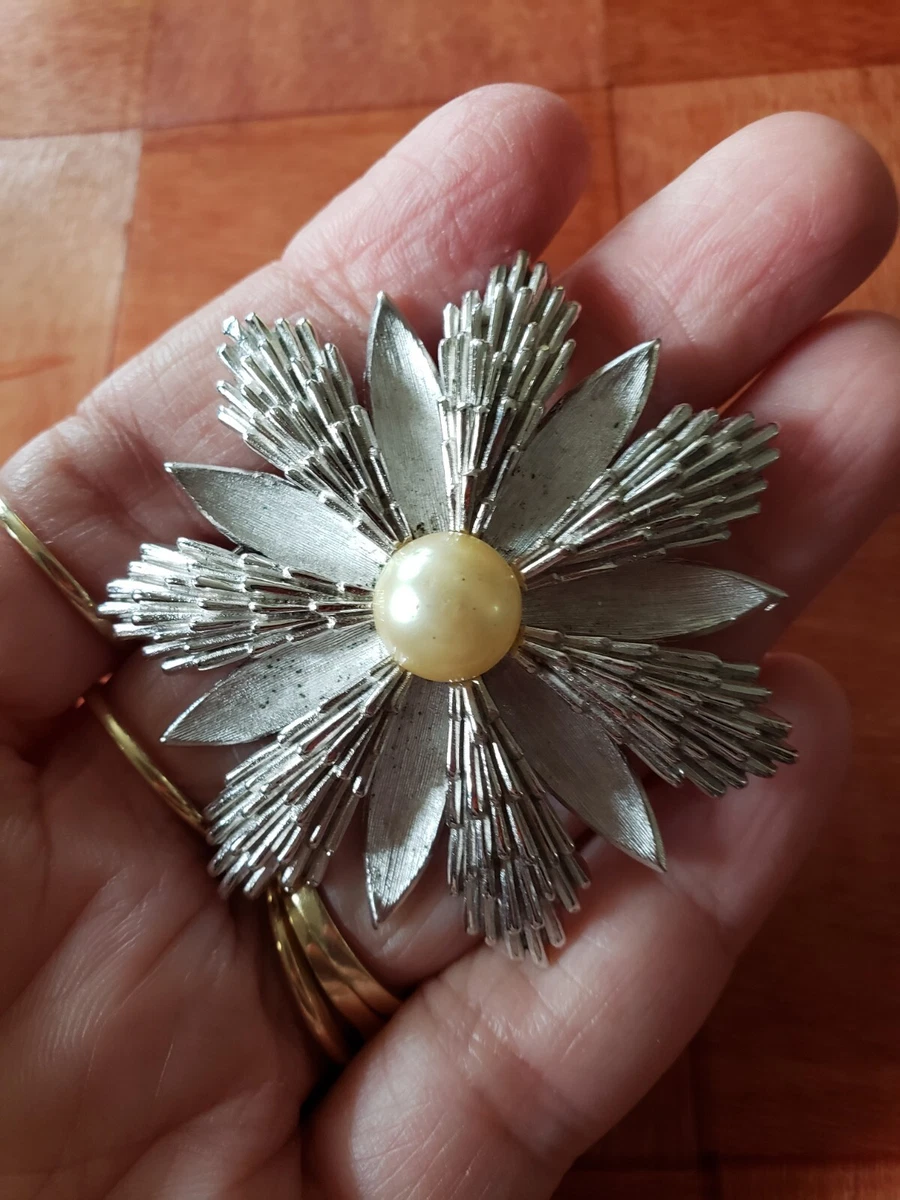 Trifari 2024 flower brooch