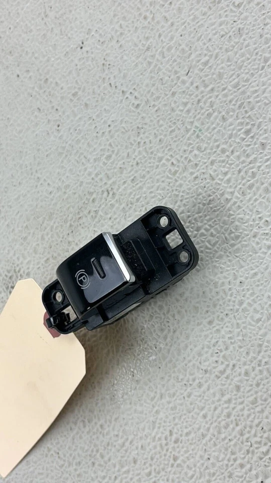 Interruptor de freno de estacionamiento eléctrico Alfa Romeo Giulia 2017-2023 OEM 01561506080 Foto 2 de 4
