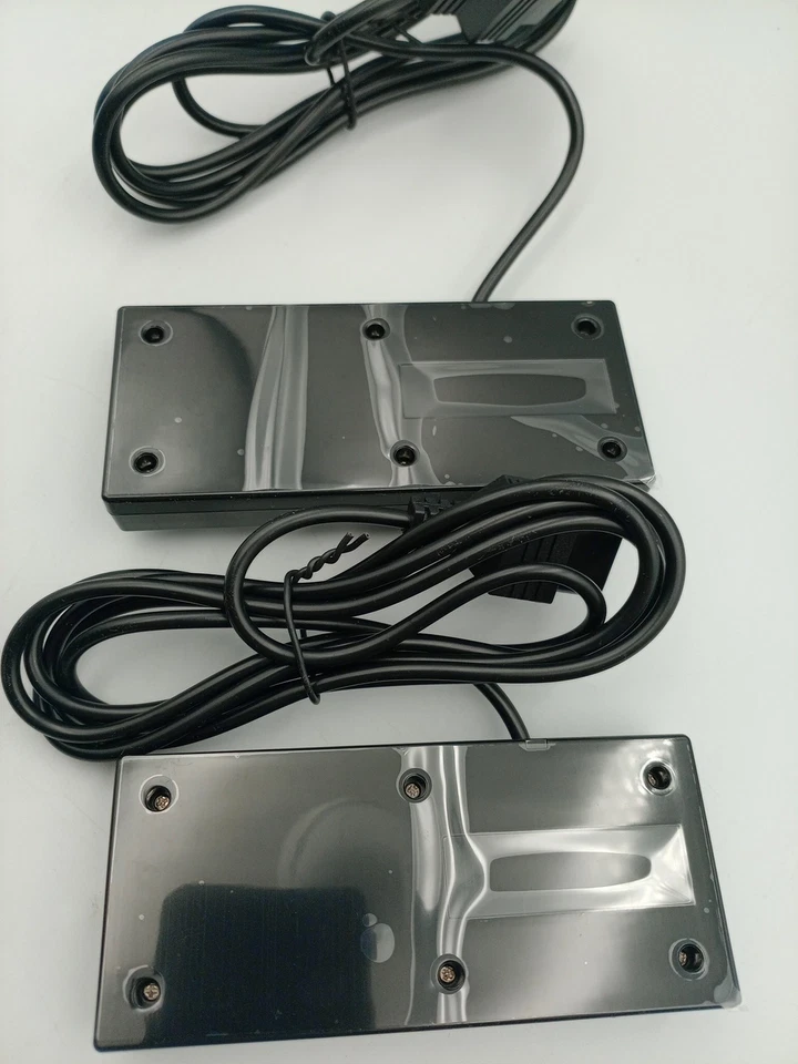 Official NES 2 X Controllers Replacement for Nintendo Console Black 2 Pack - Image 4 of 4