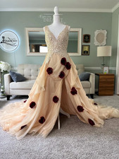 Elegant Champagne Wedding Dresses with Court Train Red Roses Side Split Bridal
