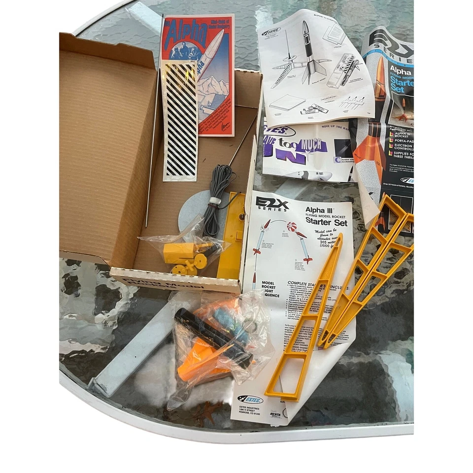 1990s Estes Alpha III Flying model Rocket starter kit -Boxed- No engine  - Image 2 of 4