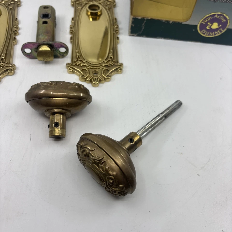Nostalgic Warehouse Victorian Long Plate Victorian Knob in Brass INCOMPLETE - Image 3 of 4