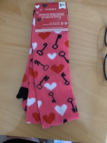 Valentine’s Day Heart Socks Pink Red Love Lock Locket 5-9 Lock Key Knee Highs - Picture 5 of 7