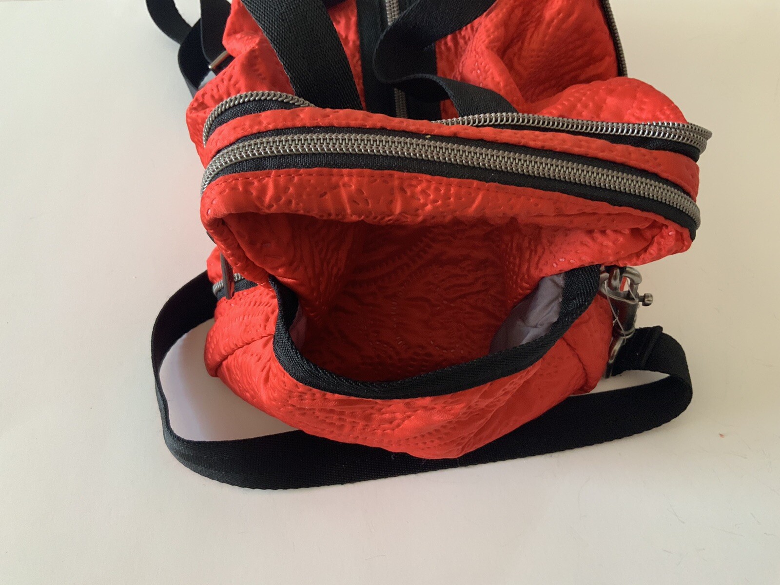 LeSportsac RED small duffle CROSSBODY BAG ZIPPERS & S… Gem