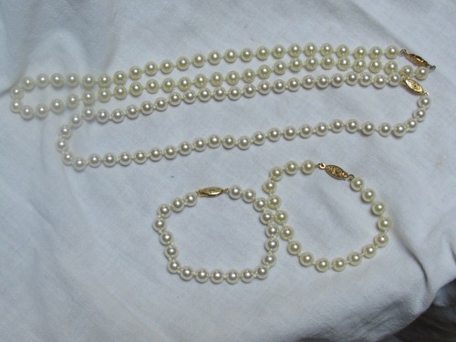 Lot of 2 Matched Sets - Vintage Faux Pearls Necklace and Bracelet Matched Sets - Picture 1 of 7