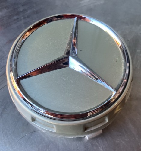 Mercedes Benz 0004000900 RAISED ONE SILVER CENTER CAP W/ CHROME STAR GENUINE - Picture 2 of 5