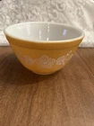 PYREX CORNING BUTTERFLY GOLD & WHITE 1 1/2 PT -750ML BAKING  & MICROWAVE BOWL