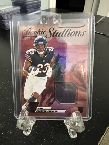 ROSCHON JOHNSON---2023 PANINI ZENITH---ROOKIE STALLIONS JERSEY---CHICAGO BEARS - Picture 1 of 2