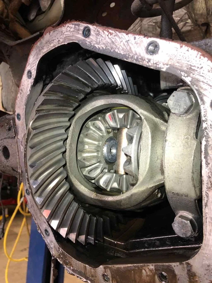 2005-2007 Ford F350 Super Duty SRW 3.73 Ratio Front Axle Assy Tested 88K - Image 2 of 4