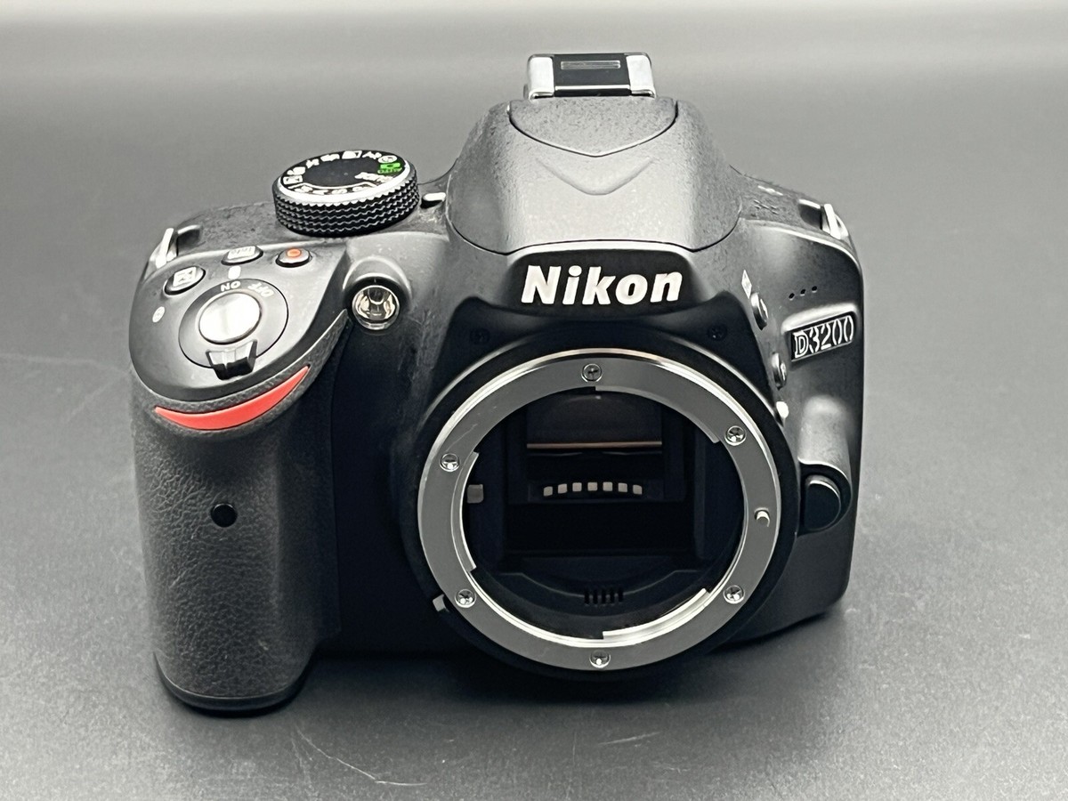Nikon D3200 ボディ Amazon.com : Nikon D3200 24.2 MP Digital SLR Camera (Body