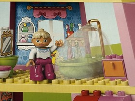 NEW Sealed LEGO Duplo Play House 10505 Shower Wallpaper Mom Dad Cat Girl Home