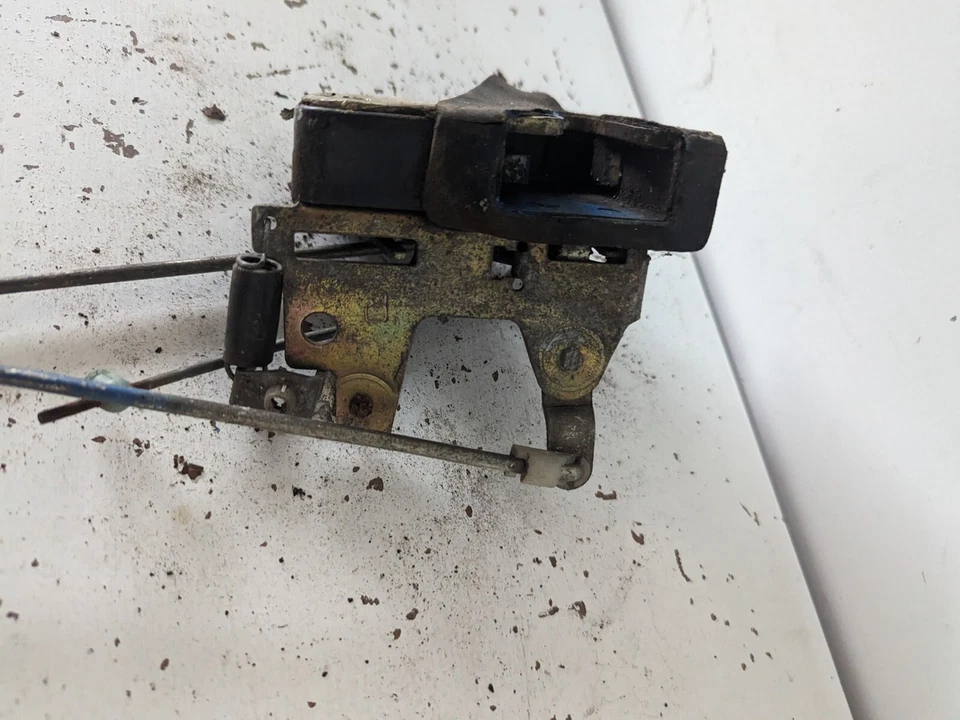 Right Front Driver Door Lock Actuator Mechanism Mazda 808 RX3 — 第 3/4 张图片