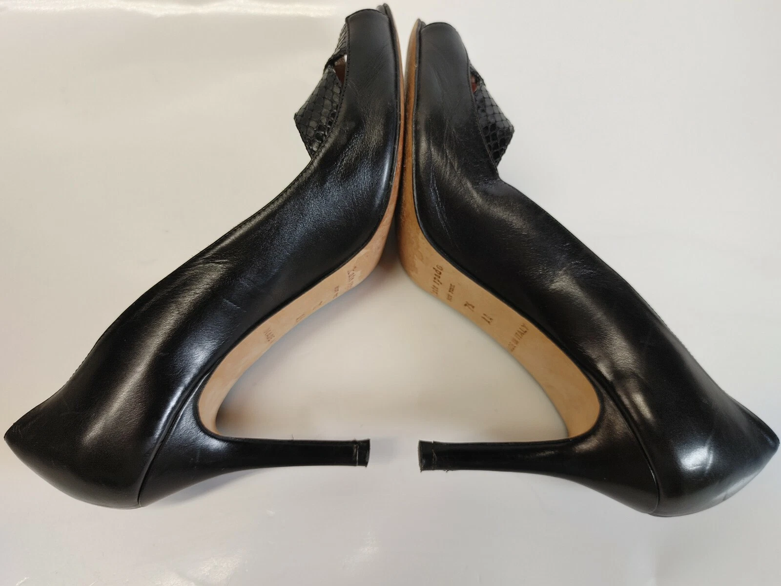 Scarpe décolleté Kate Spade New York nere in pelle con tacco a spillo taglia 7 5 AA Made in Italy