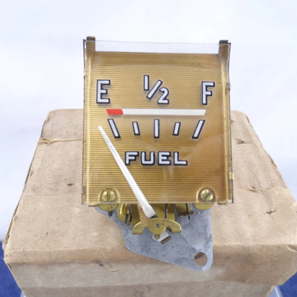 Dodge DeLuxe Series 42 Custom Series 1942 calibre de combustible calibre de gasolina D22 974685 nuevo de stock Foto 2 de 4