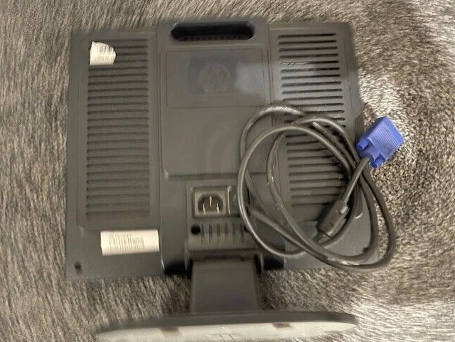 HP L1502 Flat Panel 15" XGA LCD VGA Monitor Small Space Saving Square Screen - Image 4 of 4