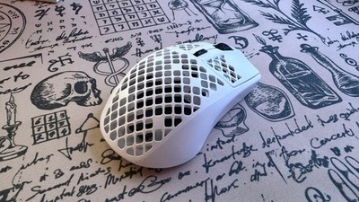 SteelSeries Aerox 3 Optische RGB Gaming Maus - Snow White (2022) inkl. Zubehör